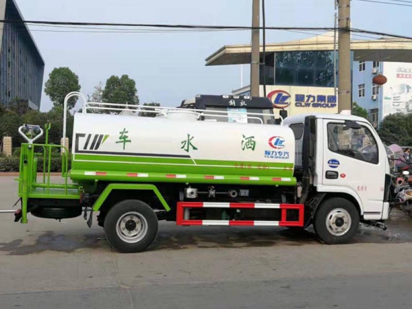 東風3-6方灑水車