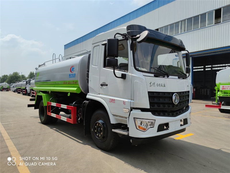 東風10-12噸綠化噴灑車